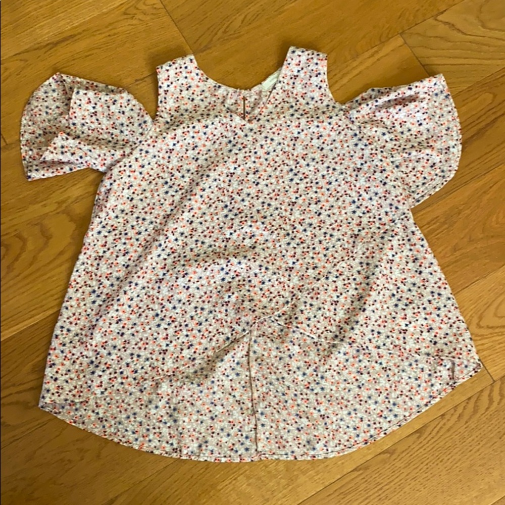 Soprano Cold Shoulder Swing Top